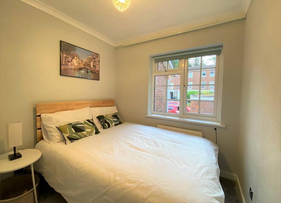 Ferienwohnung Redhill Town Centre 3 Bed House Near Gatwick Airport, Easy Commute To London Exterior foto