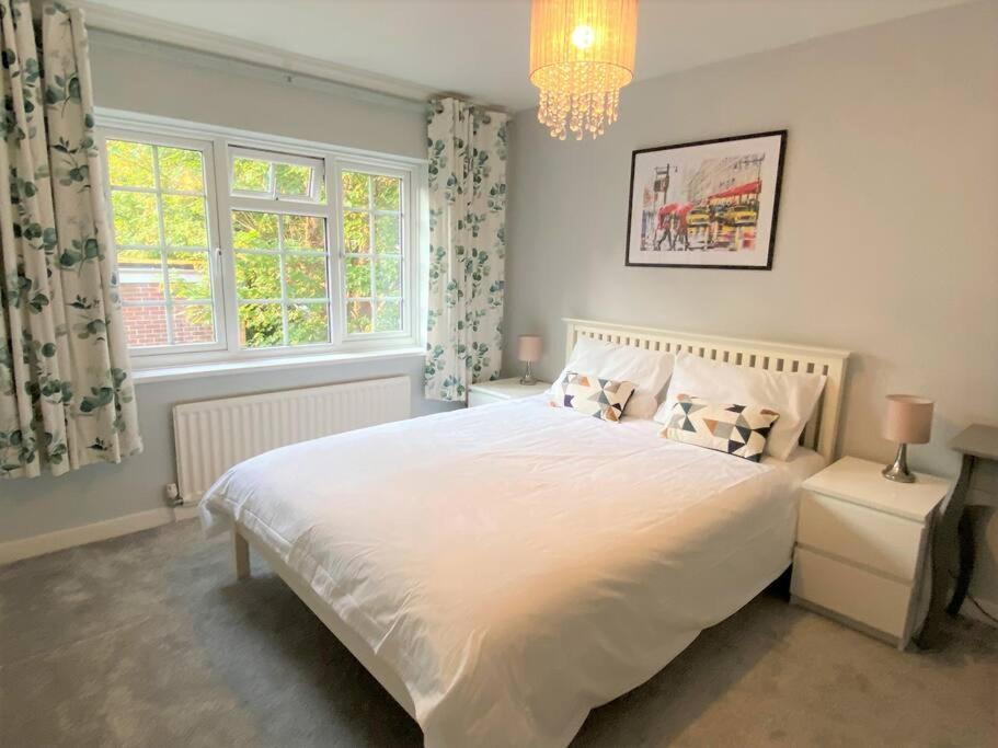 Ferienwohnung Redhill Town Centre 3 Bed House Near Gatwick Airport, Easy Commute To London Exterior foto