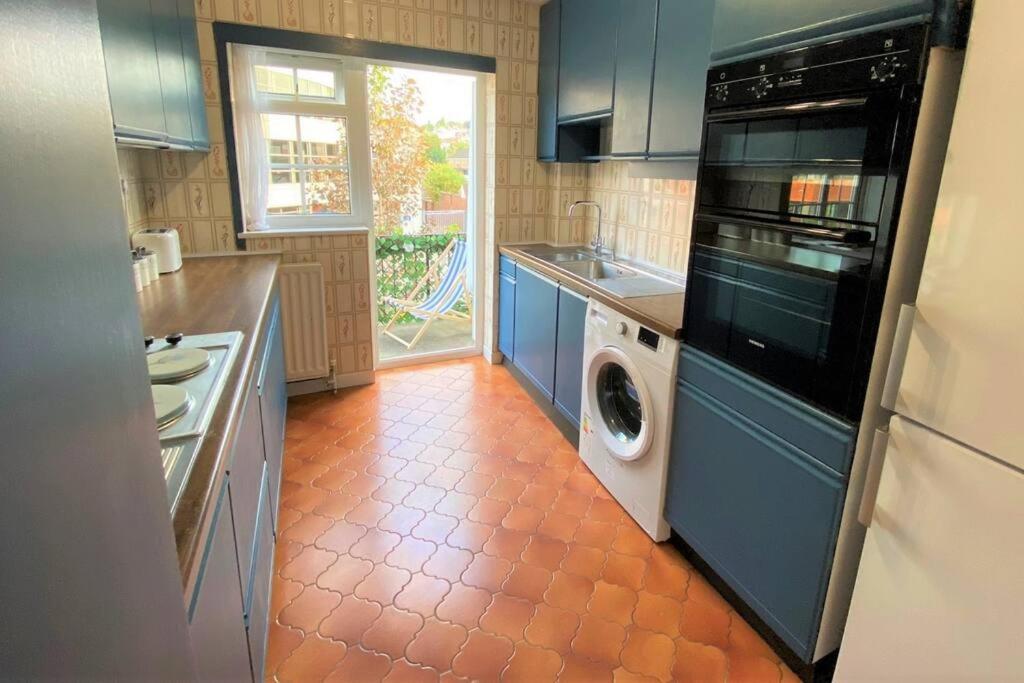 Ferienwohnung Redhill Town Centre 3 Bed House Near Gatwick Airport, Easy Commute To London Exterior foto