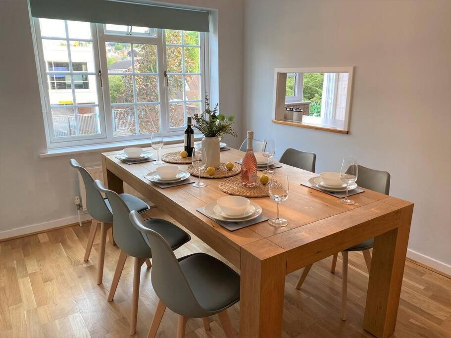 Ferienwohnung Redhill Town Centre 3 Bed House Near Gatwick Airport, Easy Commute To London Exterior foto
